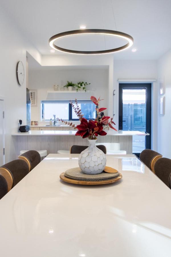 כרייסטצ'רץ' Walk To Riverside Market 4 Bed 4 Bath With Car Park מראה חיצוני תמונה